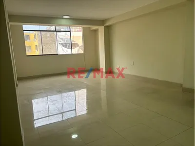 🏢 Oficina Administrativa En Lince  En 3Er Piso– Ubicación Estratégica Y Area De Estacionamiento