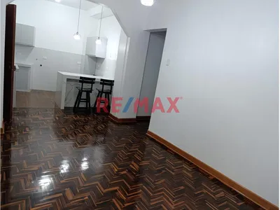 🏡✨ ¡Alquila En El Corazón De Miraflores! 2 Dormitorios Y Sin Mantenimiento 💚🔑