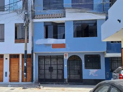 Venta de Casa en Santiago de Surco - Lima 5 Dormitorios