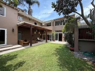 Venta de Casa en Santiago de Surco - Lima 4 Dormitorios