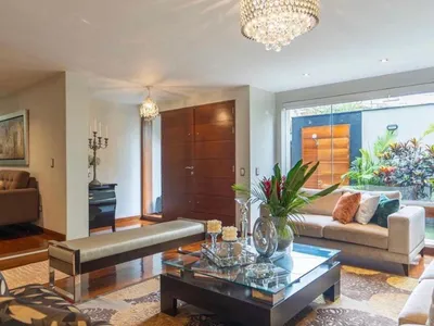 Venta de Casa en Miraflores - Lima 5 Dormitorios