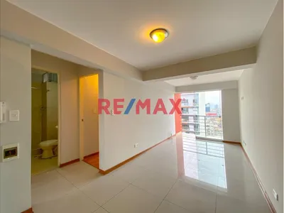 🏙️ Departamento De 2 Dormitorios + Estacionamiento | Piso 17 | Surquillo | S/ 2,400