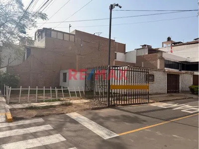 Vendo Amplio Terreno Doble Frente En Surco