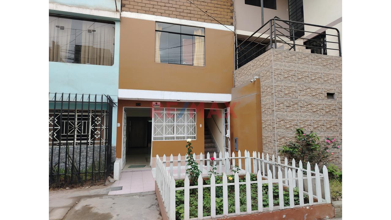 ​🏡✨ ¡Casa De 2 Pisos En Urb. Previ! Perfecto Estado Y Ubicación Estratégica ✨🏡
