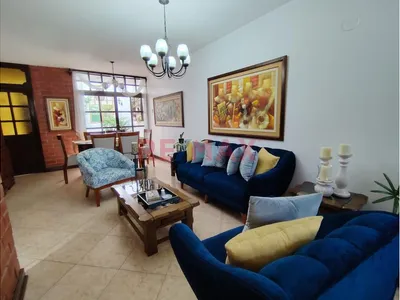 Vendo Hermosa Casa De 260M2 Construidos En Urb Santa Maria Pinar