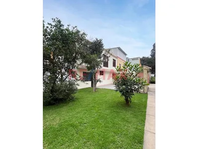 Casa En Venta En La Capullana Surco