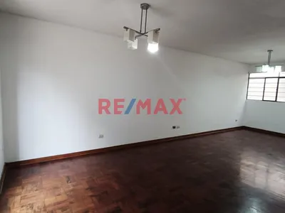 🏡✨ Alquilo Amplio Departamento En Miraflores | ¡Excelente Ubicación!