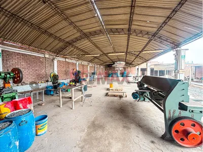 Almacen Con Oficinas Y Patio De Maniobras -1000 M2 (Uso Industrial Ligero/Logistico)