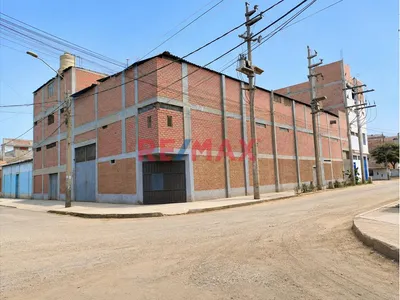 Local Industrial En Esquina En Venta En San Juan De Lurigancho