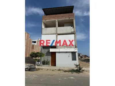 Venta Casa 3 Pisos Urb. Altos Del Valle- Moche