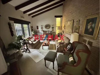 Amplia Casa Con Lindo Jardín En San Borja – A Pasos Del Pentagonito