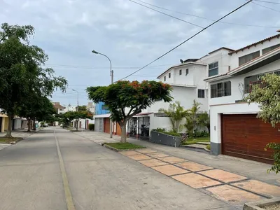 Casa en venta · Calle John Hassinger N°1, San Borja · 467 m², 6 dorm.