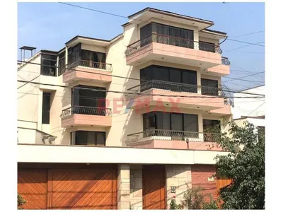 Venta de Departamento en Santiago de Surco - Lima 4 Dormitorios