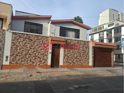Venta De Casa Remodelada A 5 Cdras Plaza San Miguel