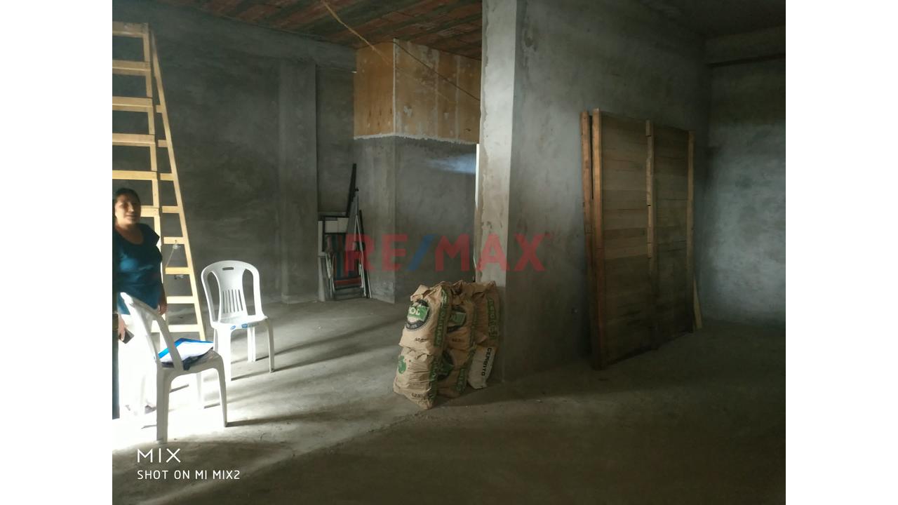 🏢 Alquiler De Local Comercial 1Er Piso Av Carlos Izaguirre
