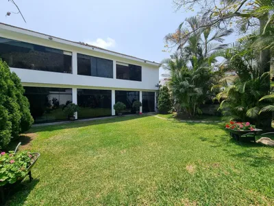 Casa en venta · Pampas de Santa Teresa, Santiago de Surco · 399 m², 4 dorm.