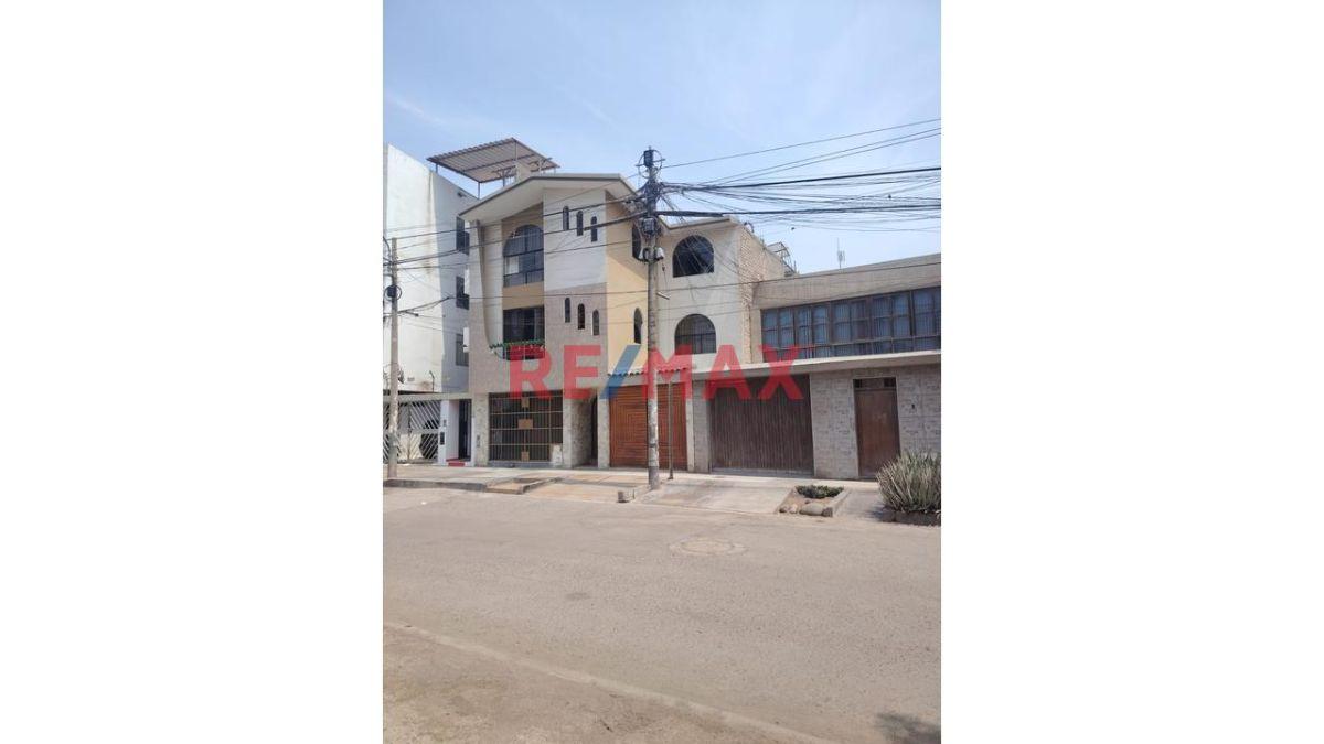 Venta de Casa en Comas - Lima 8 Dormitorios 