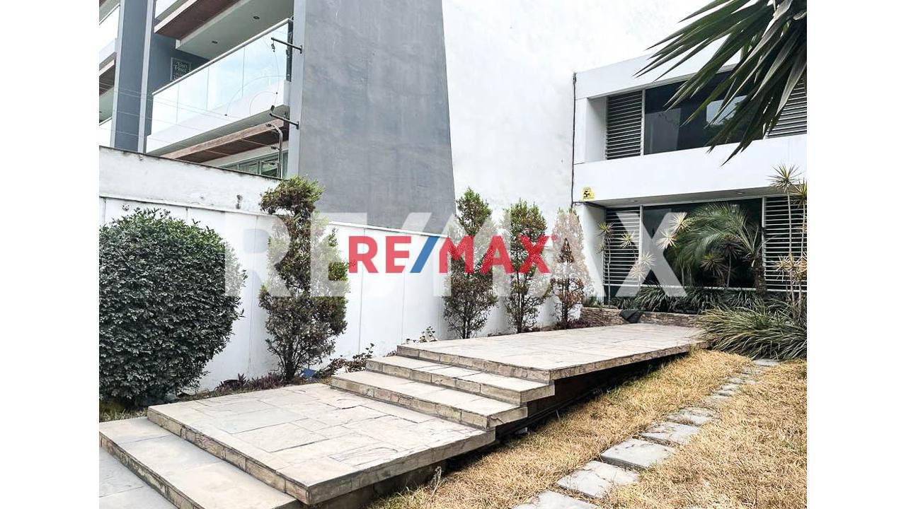 Venta De Amplia  Casa En Aurora Miraflores Area 476M2.