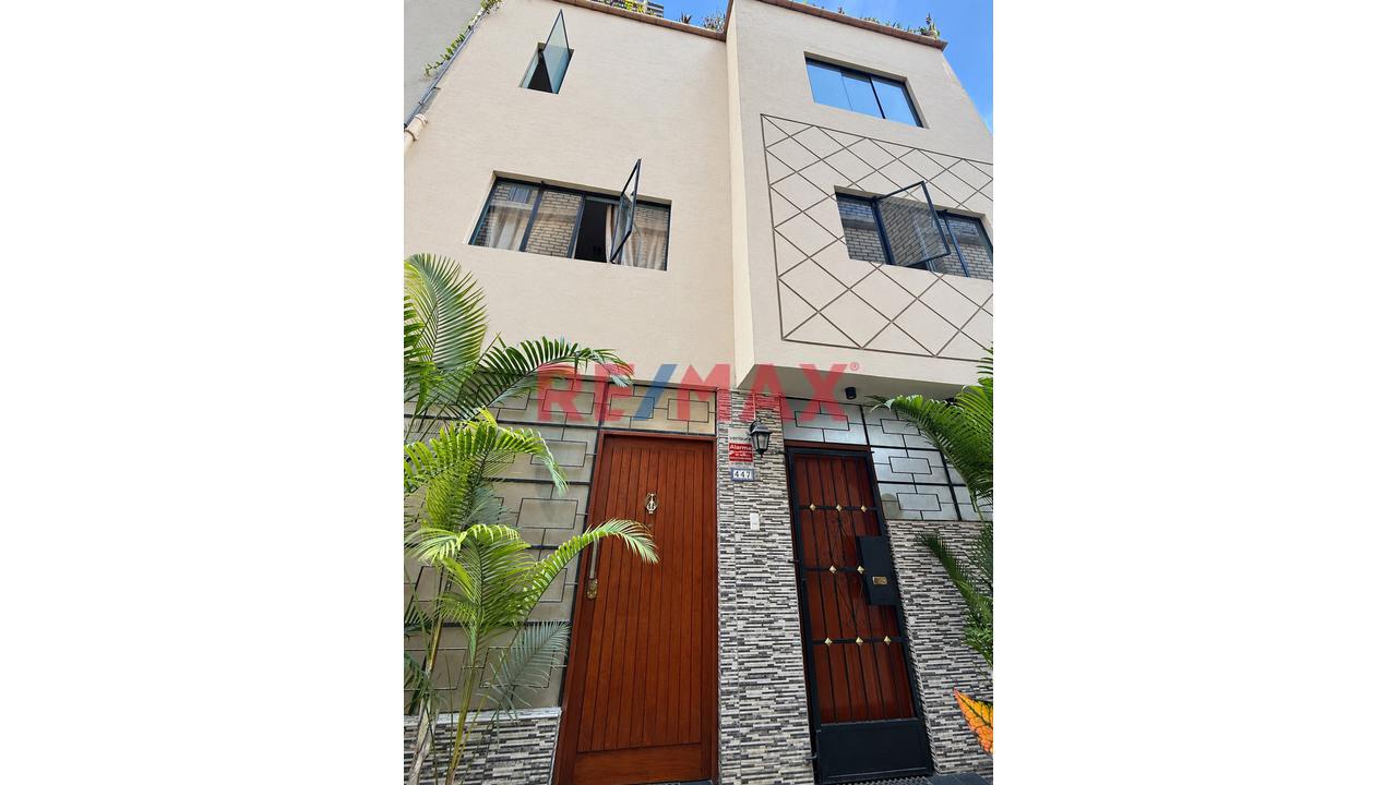 Casa De 4 Pisos Vive A Pasos Del Mar En Una De Las Zonas Más Buscadas De Miraflores