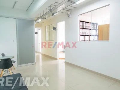 Oficina en alquiler · Av. Nicolás Ayllón 47, Ate · 30 m²