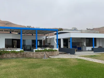 Venta de Casa de Playa en San Antonio - Cañete 4 Dormitorios 