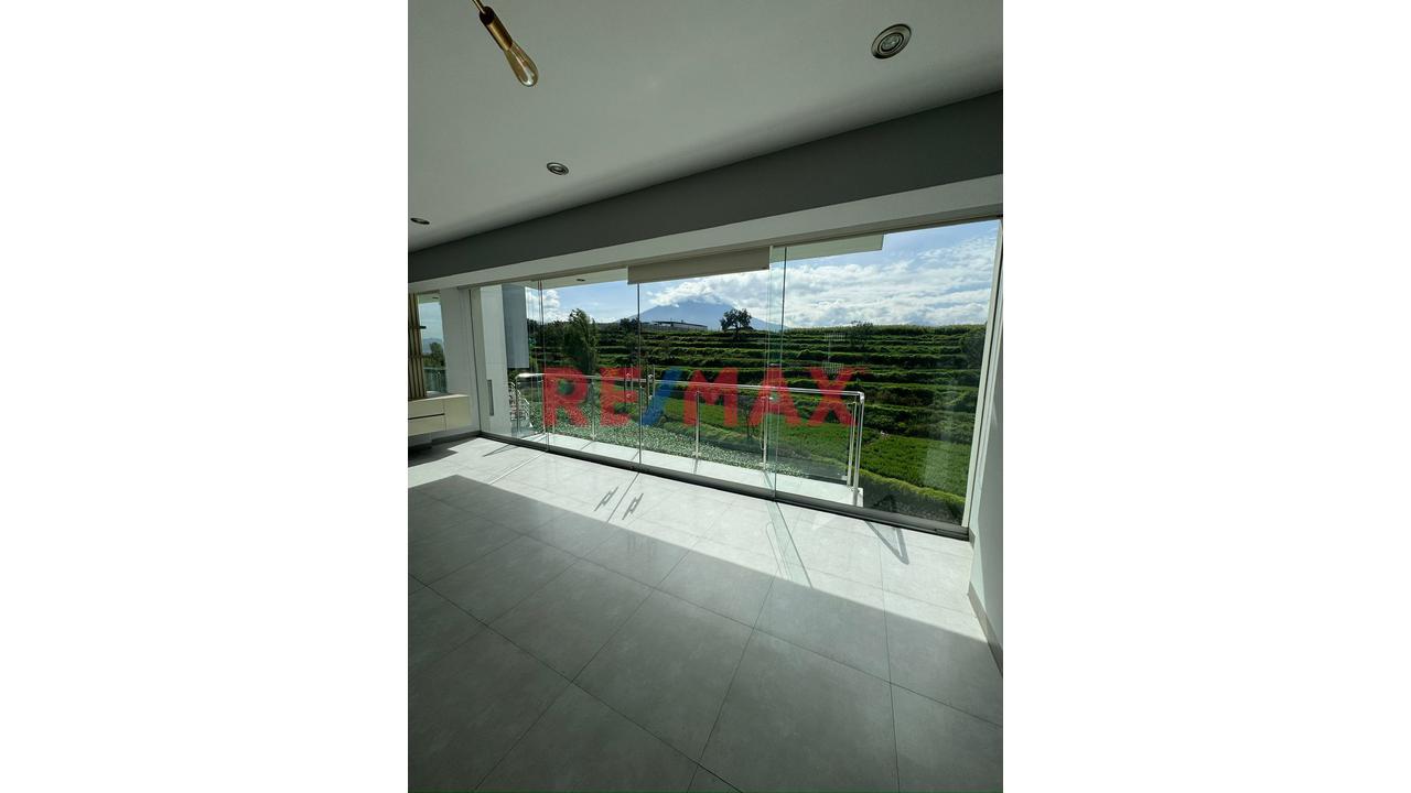 Departamento En Venta En Cayma Con Hermosa Vista A Los Volcanes
