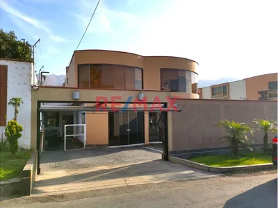 Venta De Exclusiva Casa En Sol De La Molina Con Piscina, 4 Suites Y Finos Acabados – 380 M²