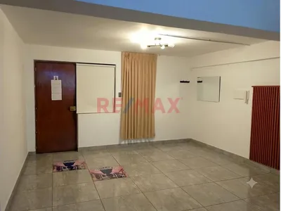 Se Alquila Oficina Céntrica En Paseo La República