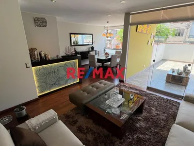 Venta de Departamento en Santiago de Surco - Lima 4 Dormitorios