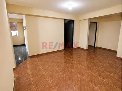 Alquiler De Oficina Con Almacén En Chorrillos | 138 M² Aprox. | 3 Ambientes + Cocina-Comedor | S/ 2,500