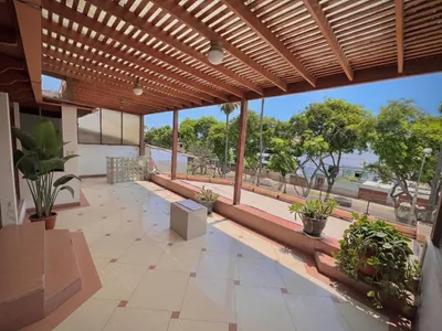 Venta de Departamento en Santiago de Surco - Lima 5 Dormitorios