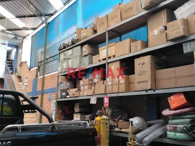 Se Vende Amplia Casa De 200 M² En Pariachi - Frente A Parque