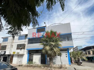 Alquilo Casa De 2 Pisos +Azotea  Para Empresas En El Distrito Del  Porvenir  A Media Cuadra De La Plaza De Armas