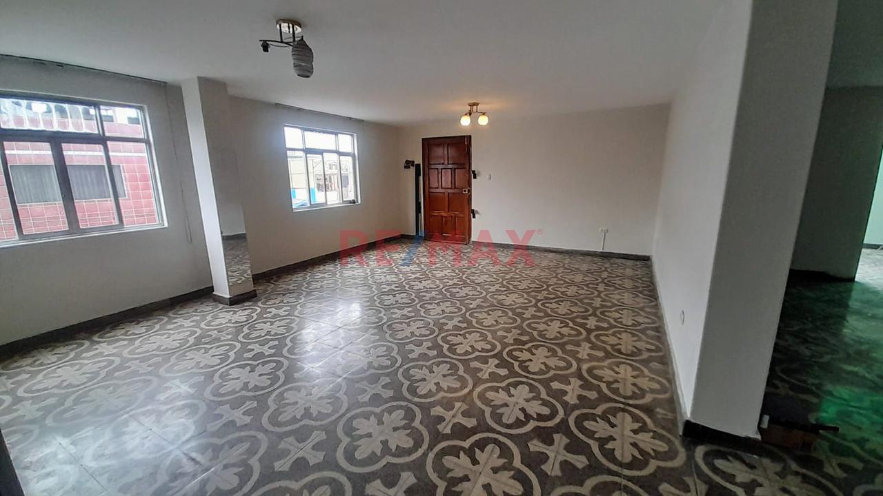 Venta De Amplio Departamento En Urb. El Naranjal – San Martín De Porres
