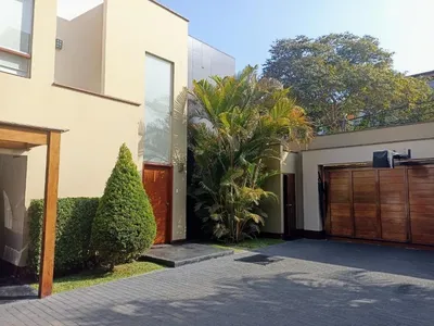 Venta de Casa en Santiago de Surco - Lima 4 Dormitorios