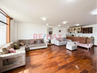 Casa en venta · Ave Laguna Grande 1290, La Molina · 551 m², 7 dorm.