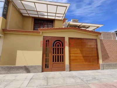 Casa Con Cochera En Alquiler De 160 M2 En La Urbanización Jardines De Santa Rosa Chiclayo