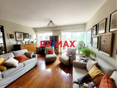 Venta De Hermoso Departamento En- Surco