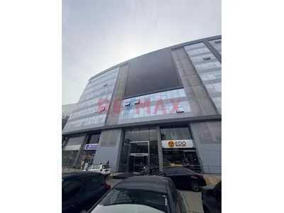 Oficina En Alquiler De 112 M² Con Estacionamiento Y Vista Exterior En Surco