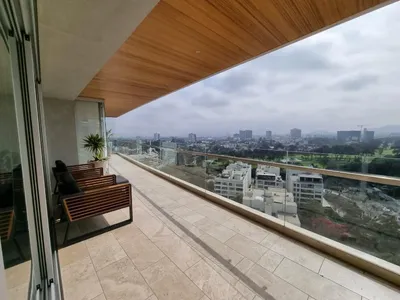Venta de Departamento en Santiago de Surco - Lima 4 Dormitorios