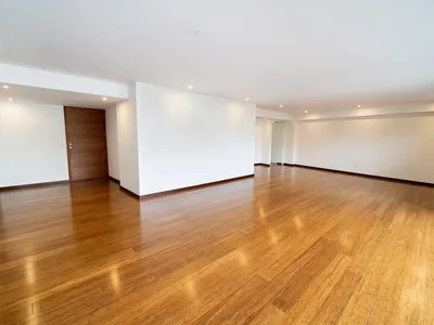 Venta de Departamento en Santiago de Surco - Lima 3 Dormitorios 