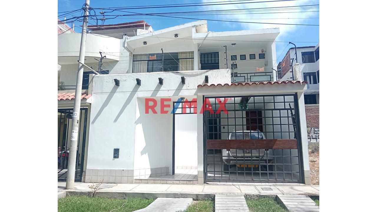 Casa En Venta En Santa Maria Del Pinar Frente A Parque Y  Acabados