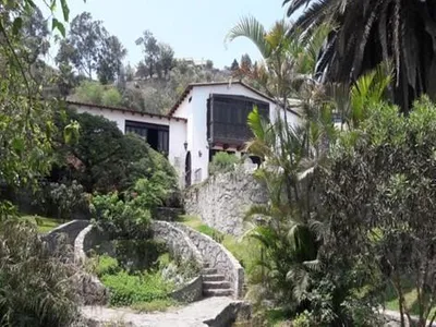 Venta de Casa en Santiago de Surco - Lima 5 Dormitorios