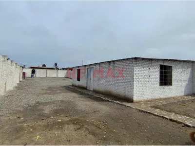 Se Vende 850 M2 De Terreno Con Construcción En Las Brisas De Huanchaco En 32.300 Dólares