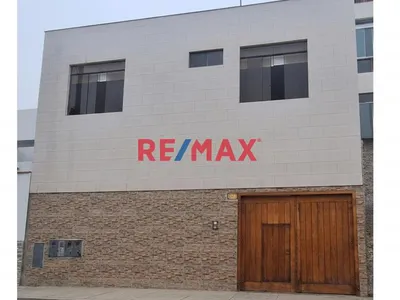 Muy Linda Casa De 3 Pisos En Venta En Playa Arica