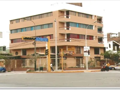 Alquiler de Local Comercial en Santiago de Surco - Lima 22 Dormitorios 