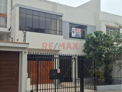 Se Alquila Casa Totalmente Remodelada En Pueblo Libre 4 Dormitorios, 4.5 Baños Y Cochera