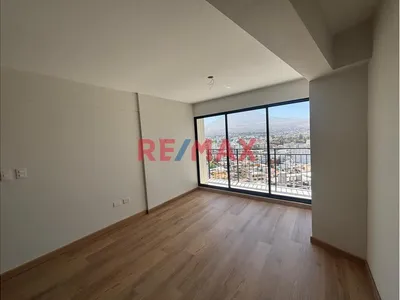 ¡Moderno Departamento De 2 Dormitorios Con Vista Panorámica – Av. Metropolitana!