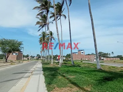 Venta De Terreno En Urb. Las Palmeras