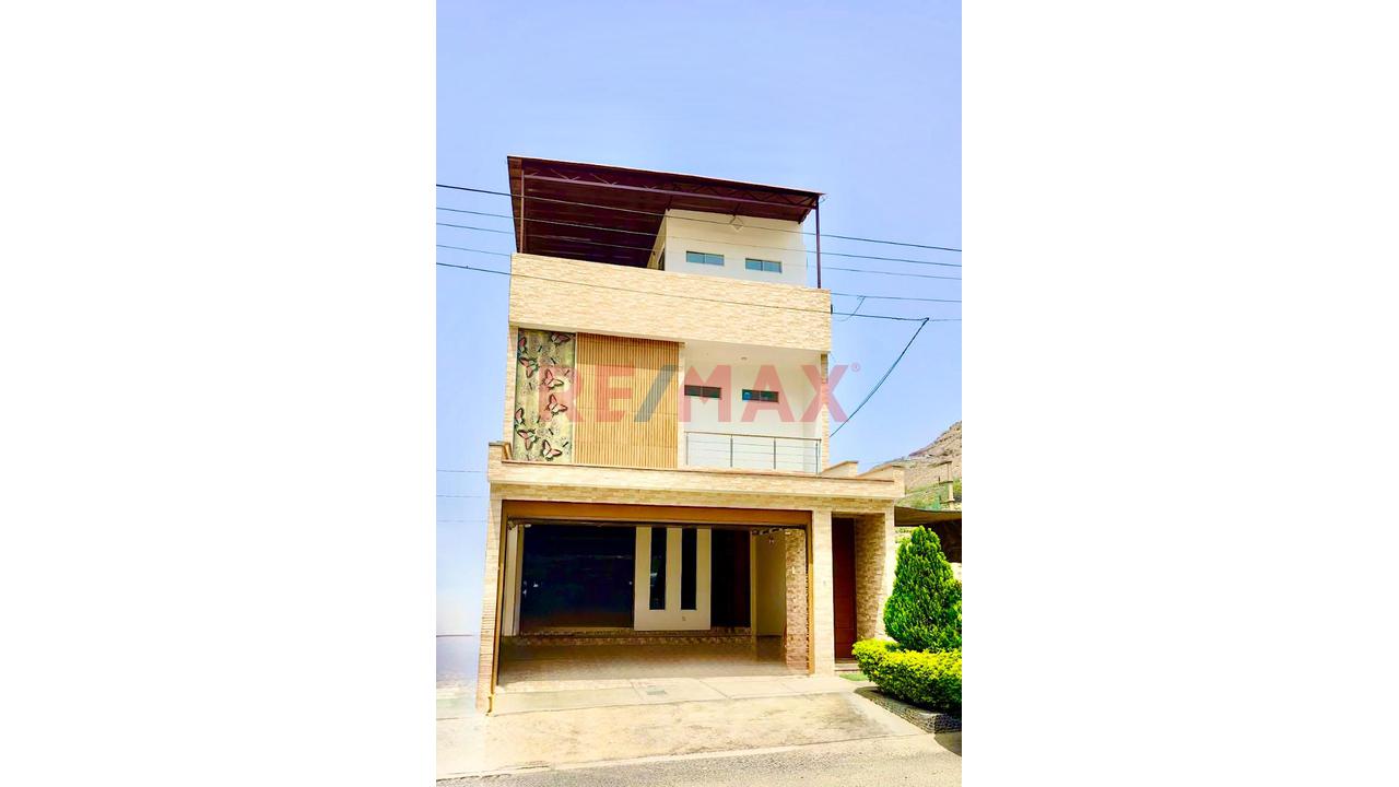 Casa En Venta Con Piscina En Mirasol De Huampani